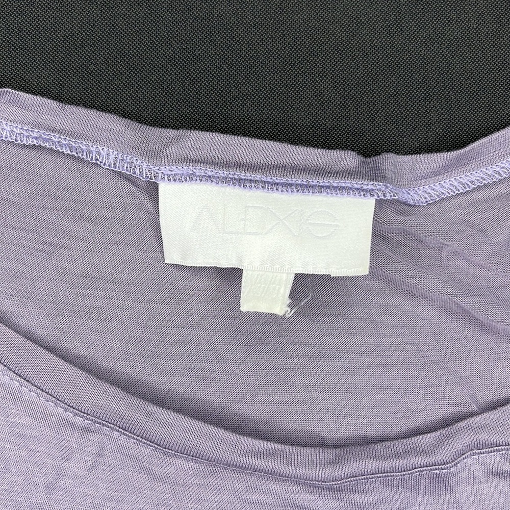 Loose tee! - Picture 2 of 3